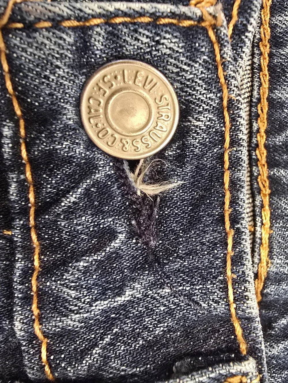 Levi’s Men’s Blue Denim Jeans Straight Fit Medium Wash 5-Pocket Cotton 32x32